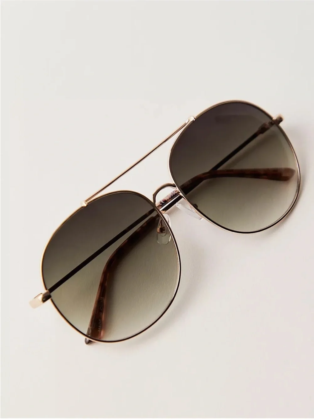 Free People Oversized Aviators Sunglasses in Gold and Black NWOT 🌷